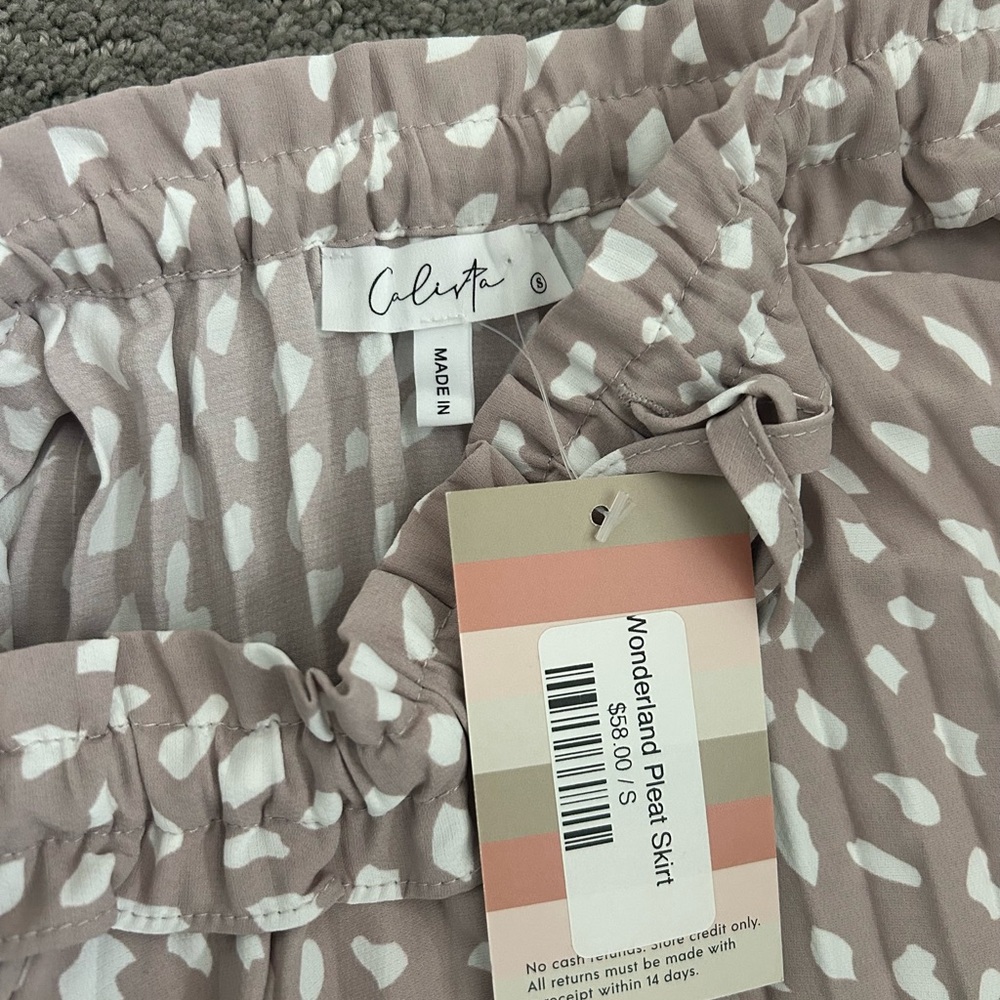 Elegant Polka Dot Pleated Skirt - Picture 7 of 7